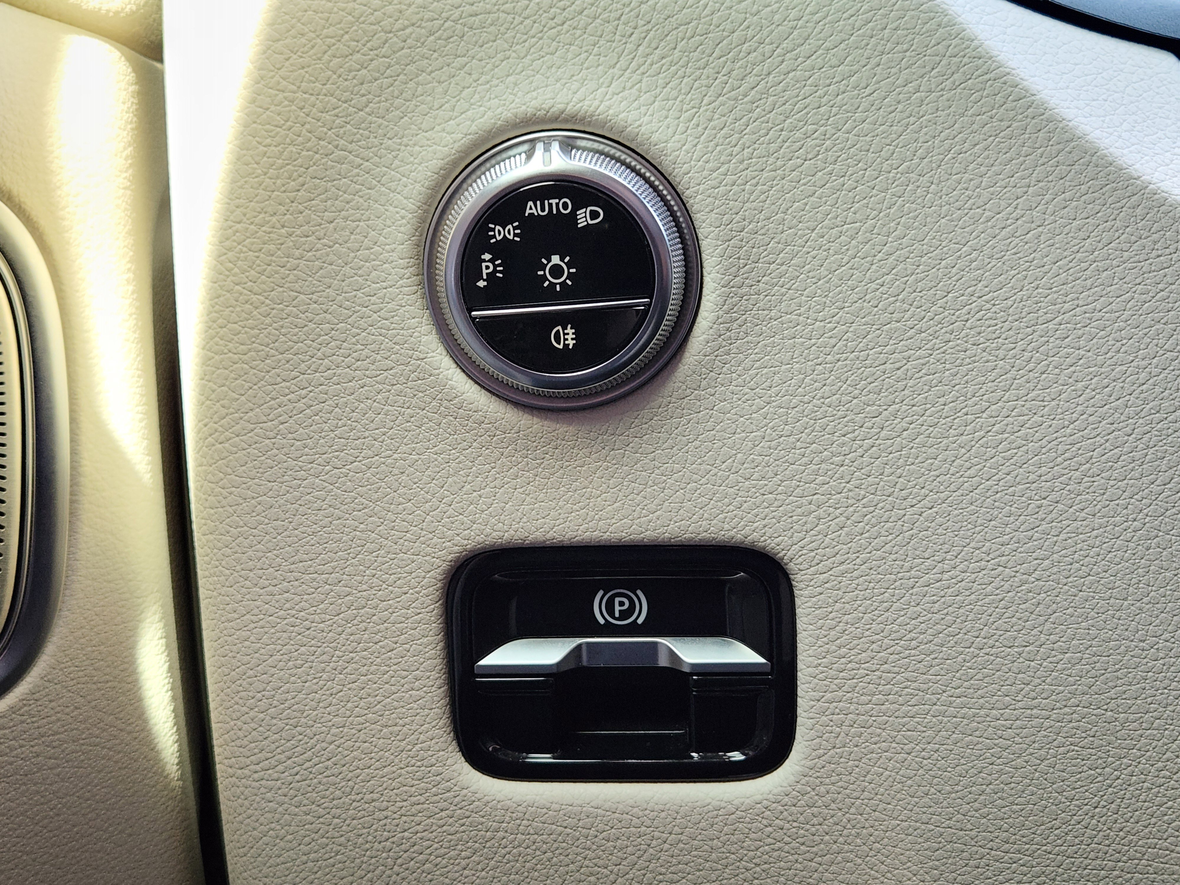 Used 2025 Mercedes-Benz GLC 300 300 image 20