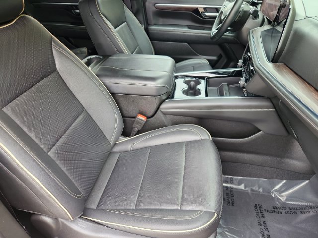 Used 2025 Chevrolet Suburban Premier AWD/4WD image 15