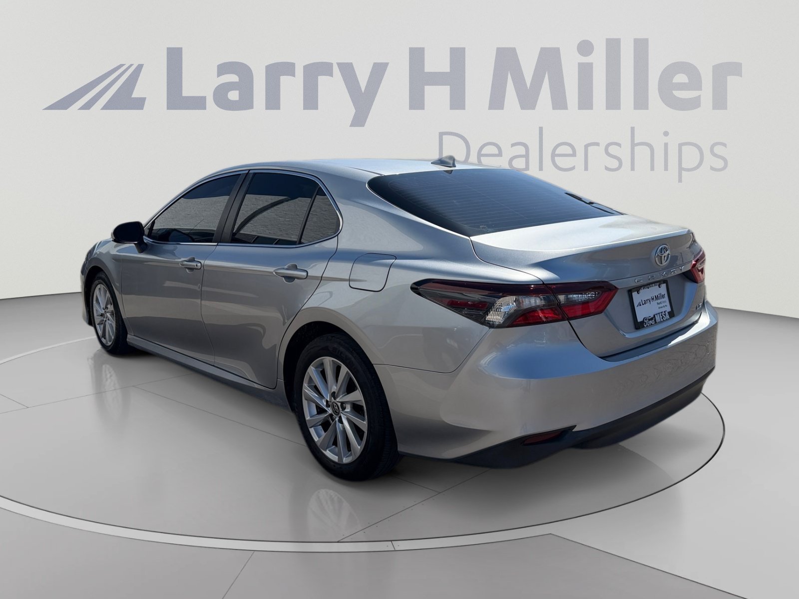 Used 2023 Toyota Camry LE FWD image 3