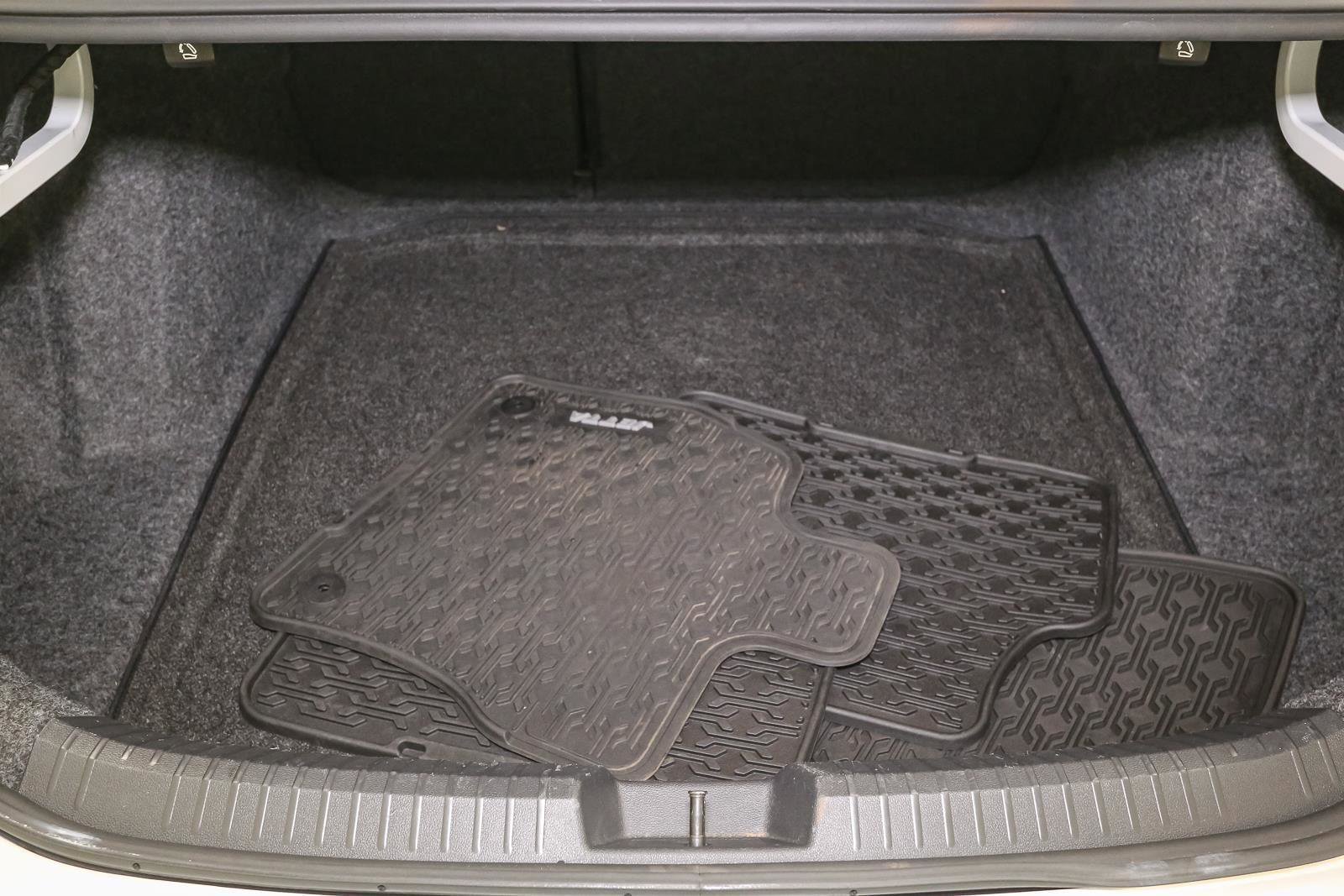 Used 2024 Volkswagen Jetta SE image 14