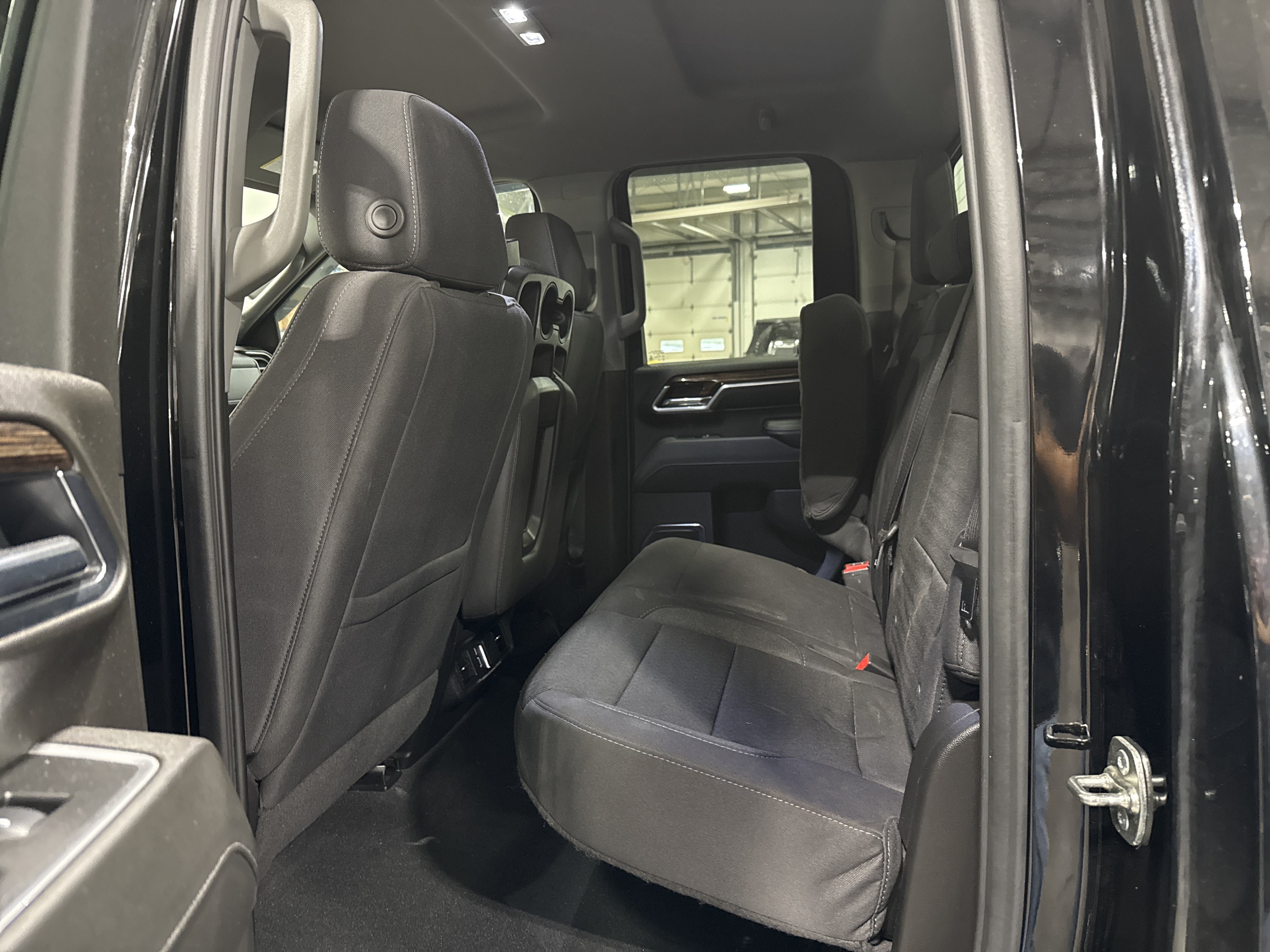 Used 2025 GMC Sierra 2500 SLE w/ Preferred Package AWD/4WD image 8