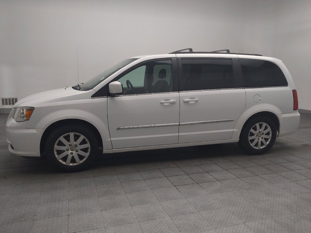 Used 2016 Chrysler Town & Country Touring FWD image 2