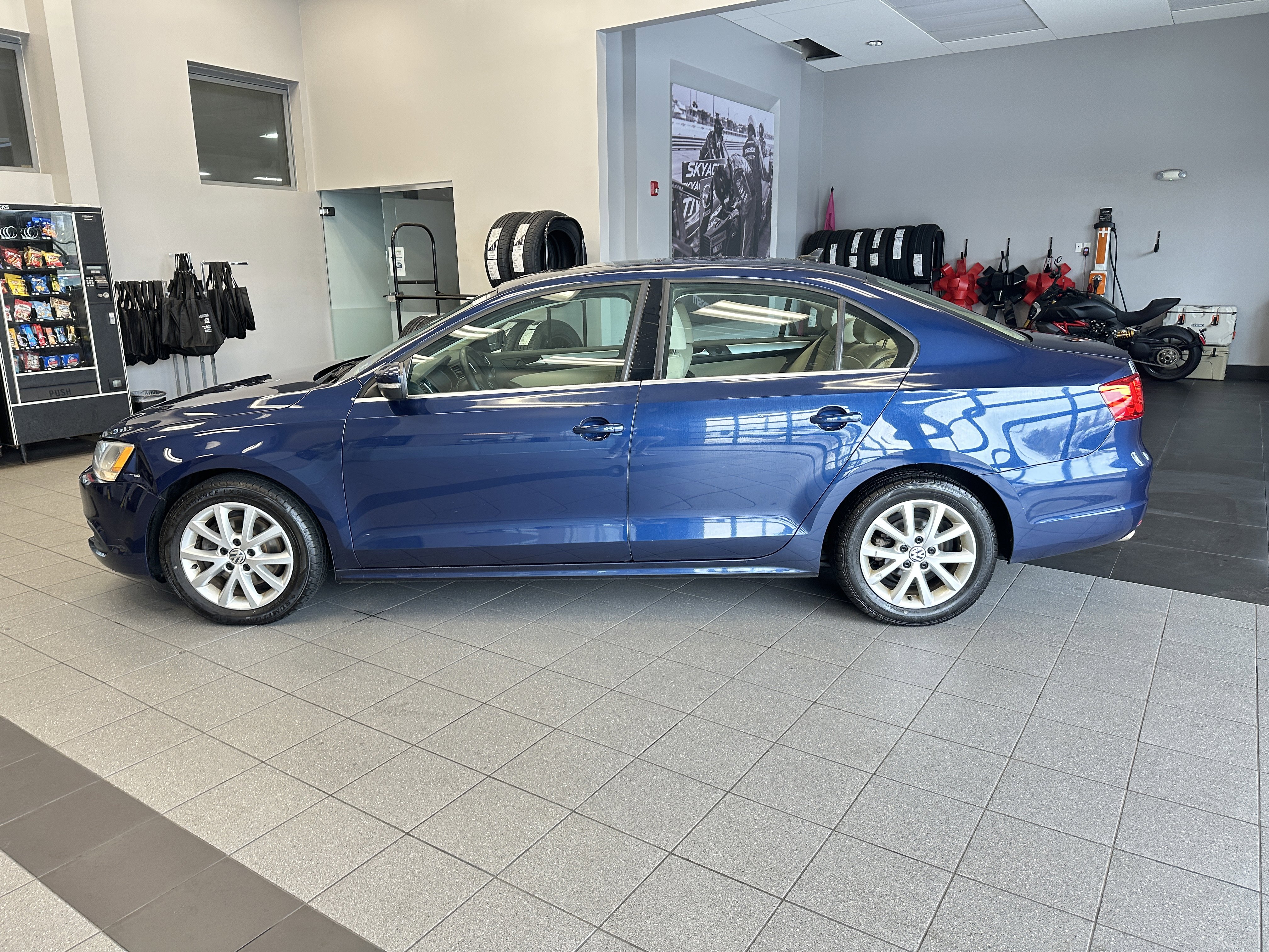 Used 2014 Volkswagen Jetta SE image 3