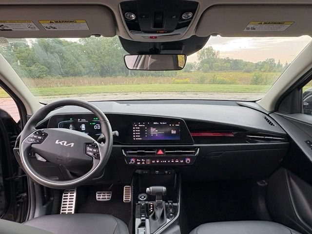 Certified 2025 Kia Niro EX Touring FWD image 11