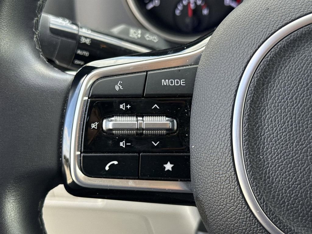 Used 2024 Kia Carnival LX image 33