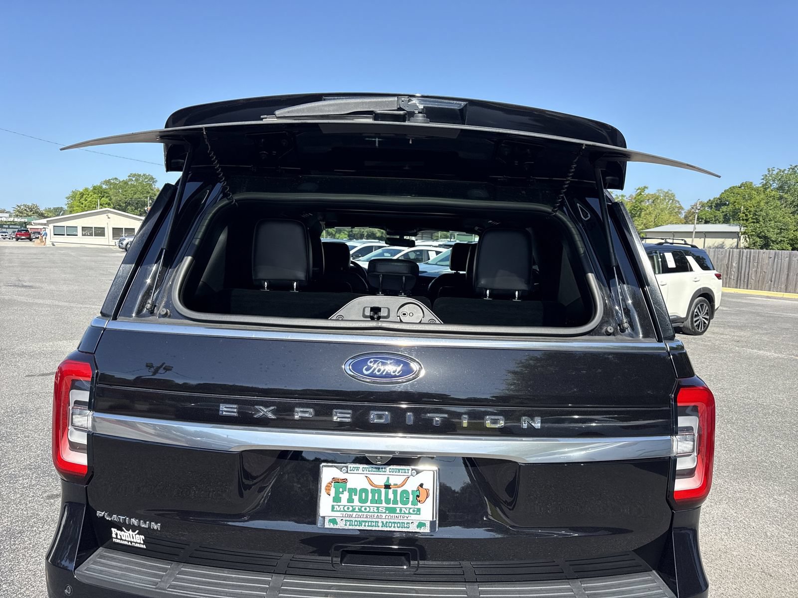 Used 2023 Ford Expedition Platinum RWD image 39