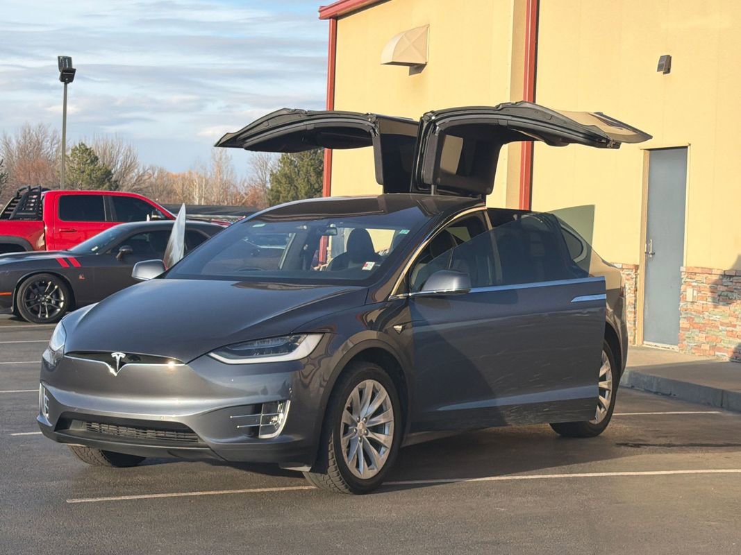 Used 2020 Tesla Model X image 21