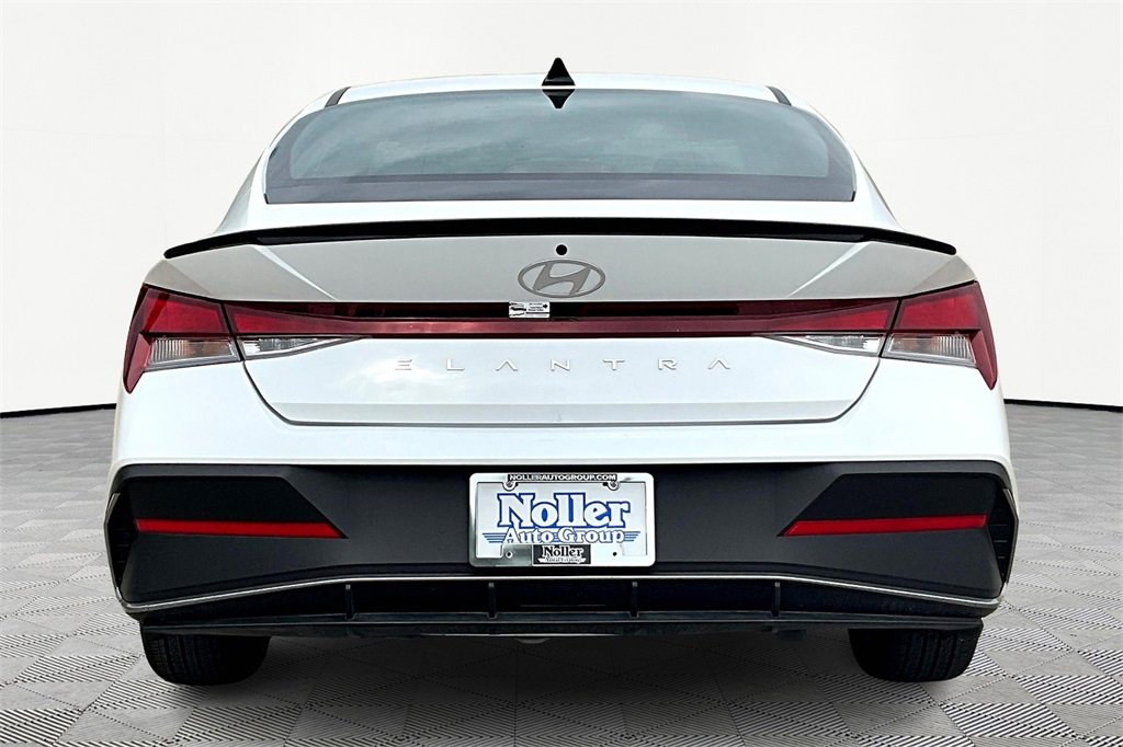 Certified 2025 Hyundai Elantra Sport image 4