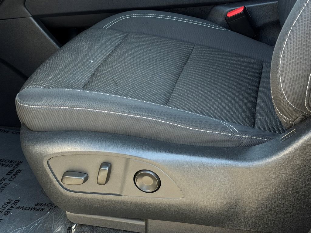 Used 2024 Chevrolet Traverse LT image 21