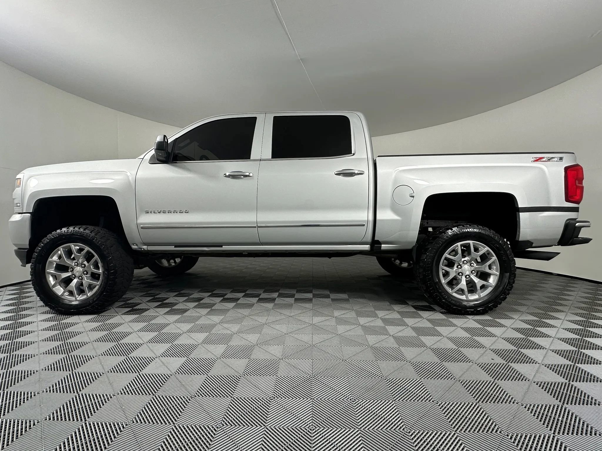 Used 2016 Chevrolet Silverado 1500 LTZ Z71 w/ LTZ Plus Package image 18