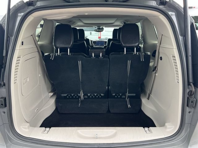 Used 2022 Chrysler Pacifica Limited FWD image 32