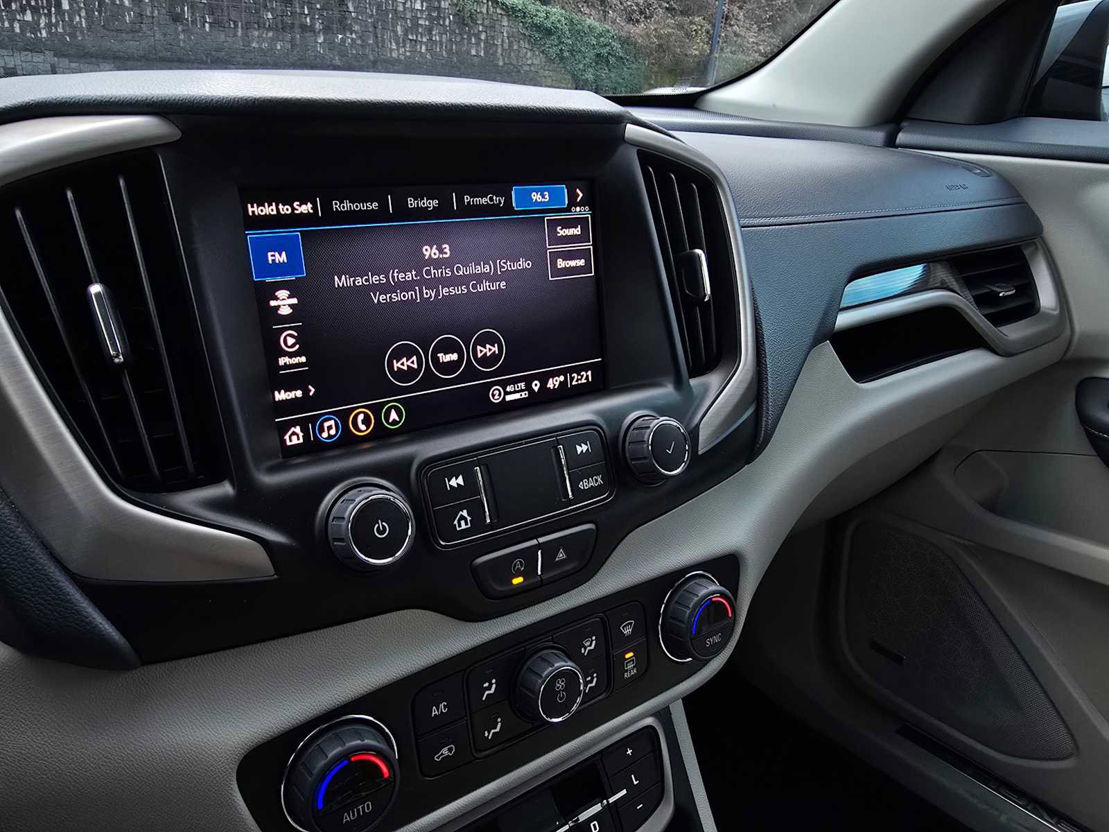 Used 2024 GMC Terrain Denali w/ Denali Premium Package image 27