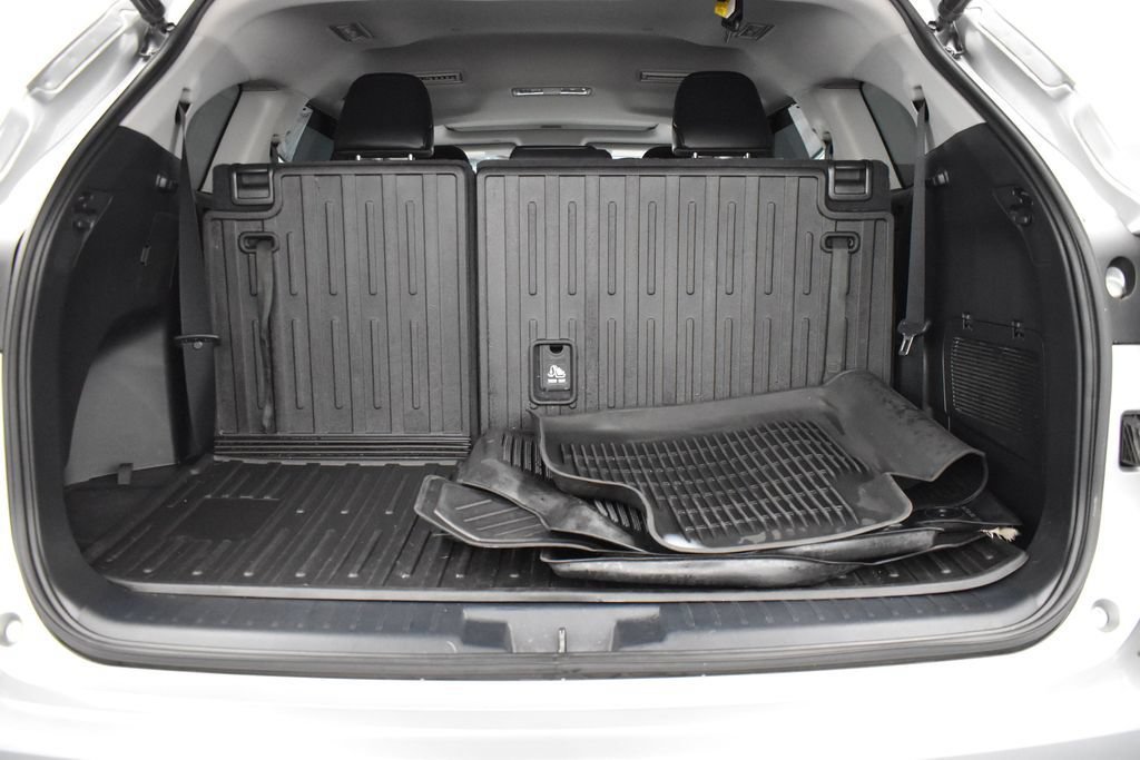 Used 2022 Toyota Highlander XLE AWD/4WD image 14