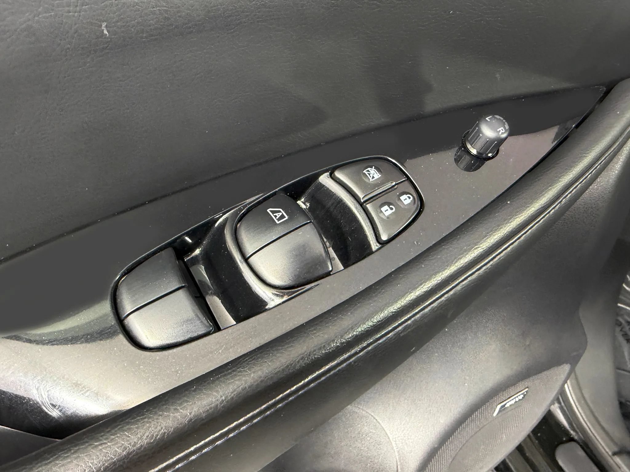 Used 2013 Nissan Leaf SL w/ Premium Pkg FWD image 20