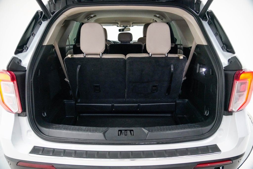 Used 2023 Ford Explorer Limited image 12