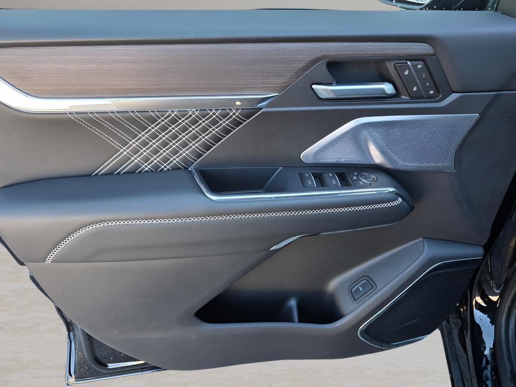 Used 2025 GMC Acadia Denali w/ Super Cruise Package image 18