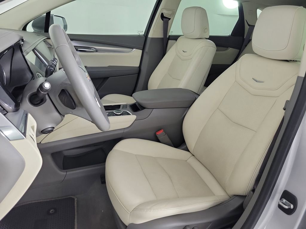 Used 2020 Cadillac XT5 Premium Luxury FWD image 16