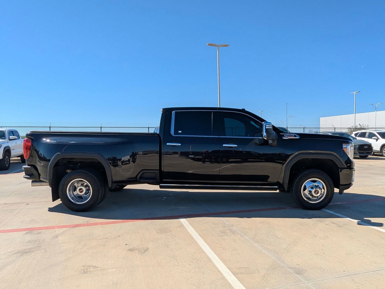Used 2022 GMC Sierra 3500 Denali image 2