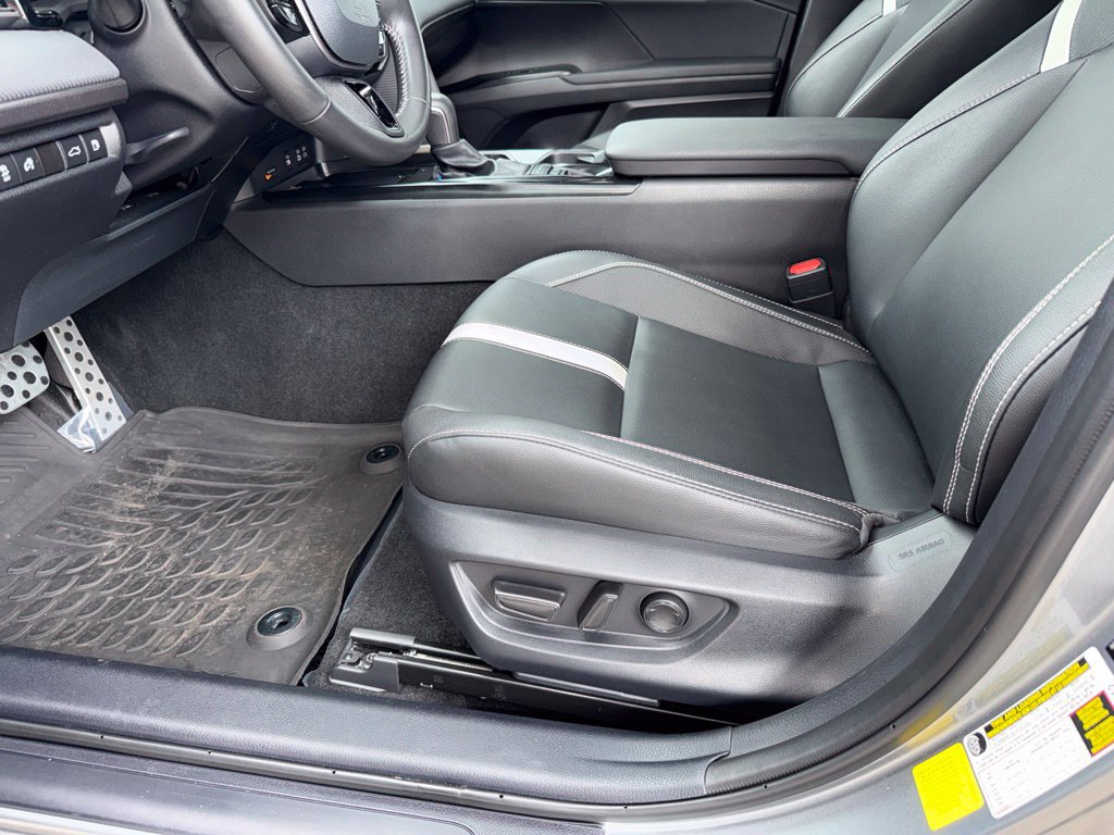 Used 2025 Toyota Camry SE FWD image 16
