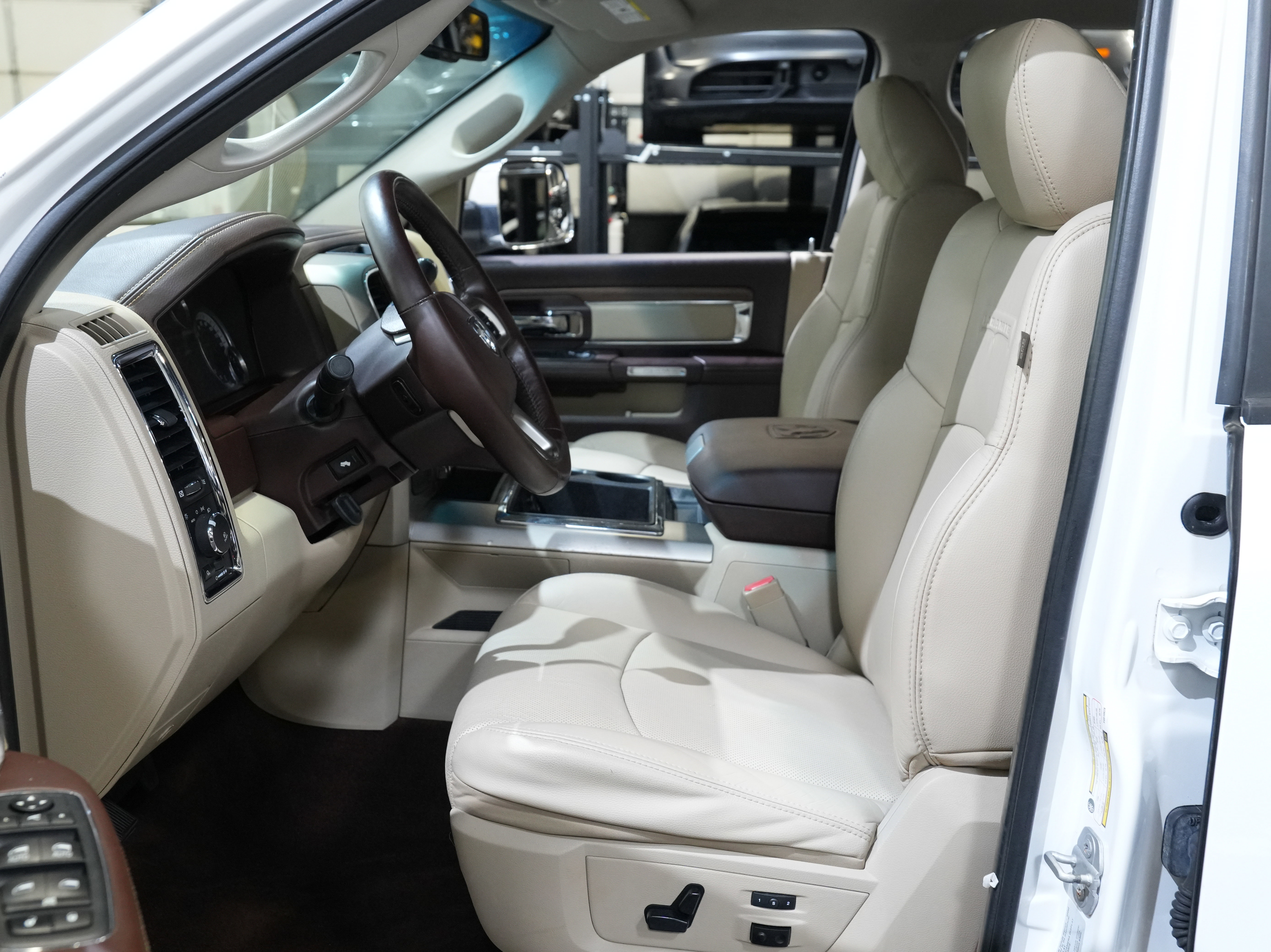 Used 2015 RAM 2500 Laramie w/ Convenience Group image 31