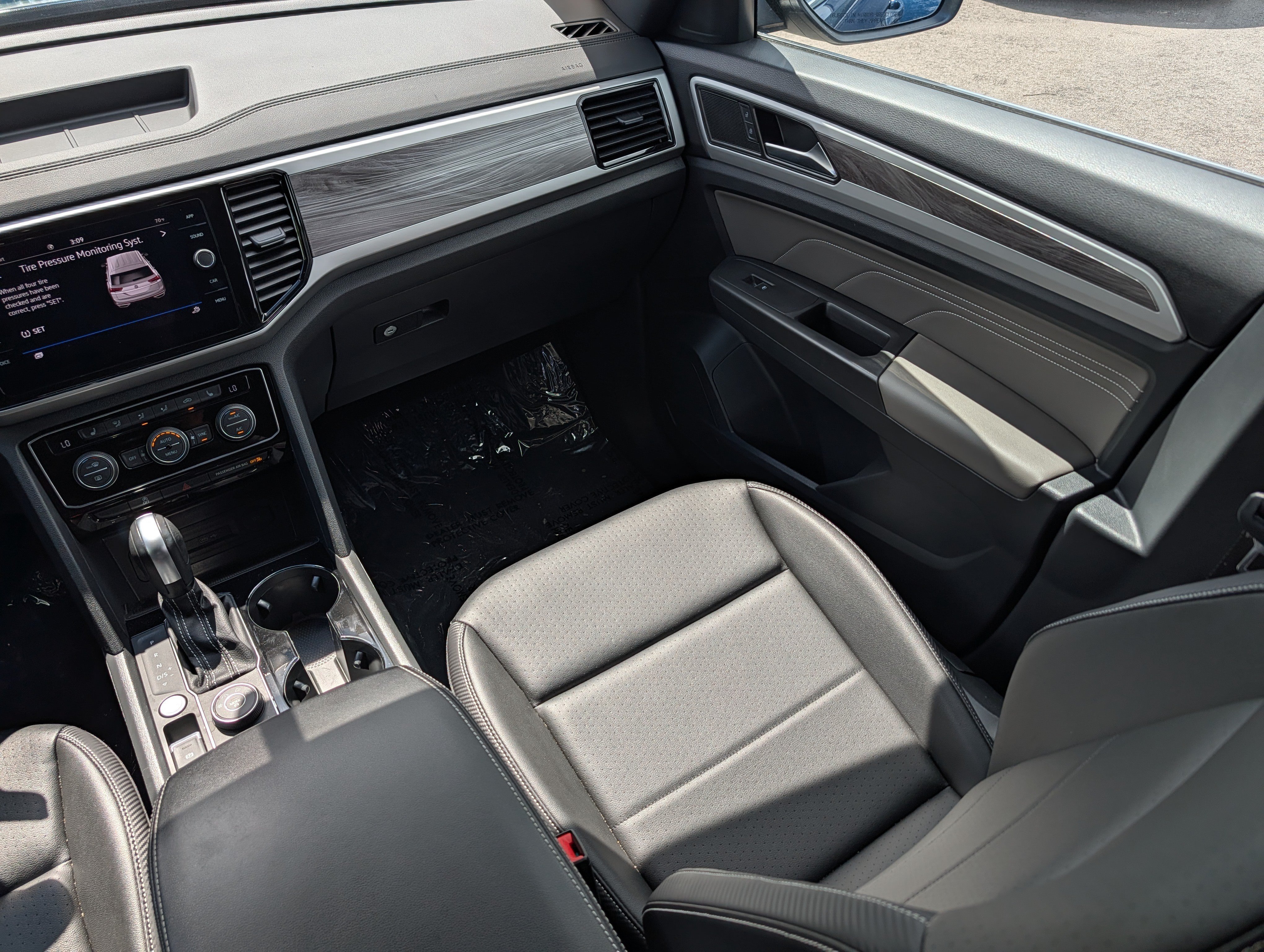 Certified 2023 Volkswagen Atlas Cross Sport SE AWD/4WD image 11