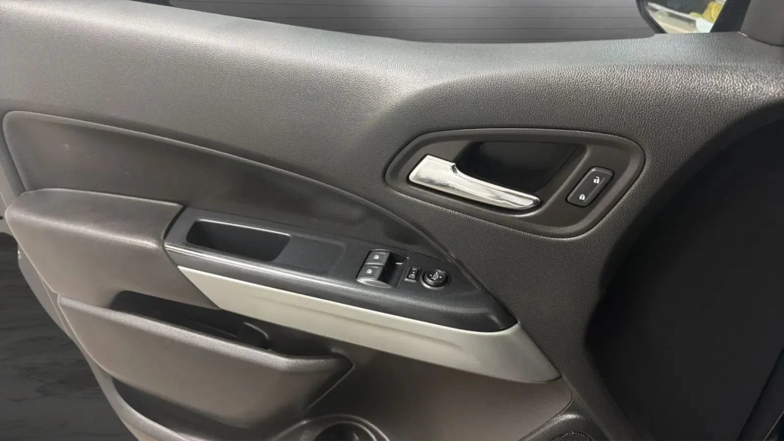 Used 2022 Chevrolet Colorado LT w/ Fleet Safety Package RWD image 16