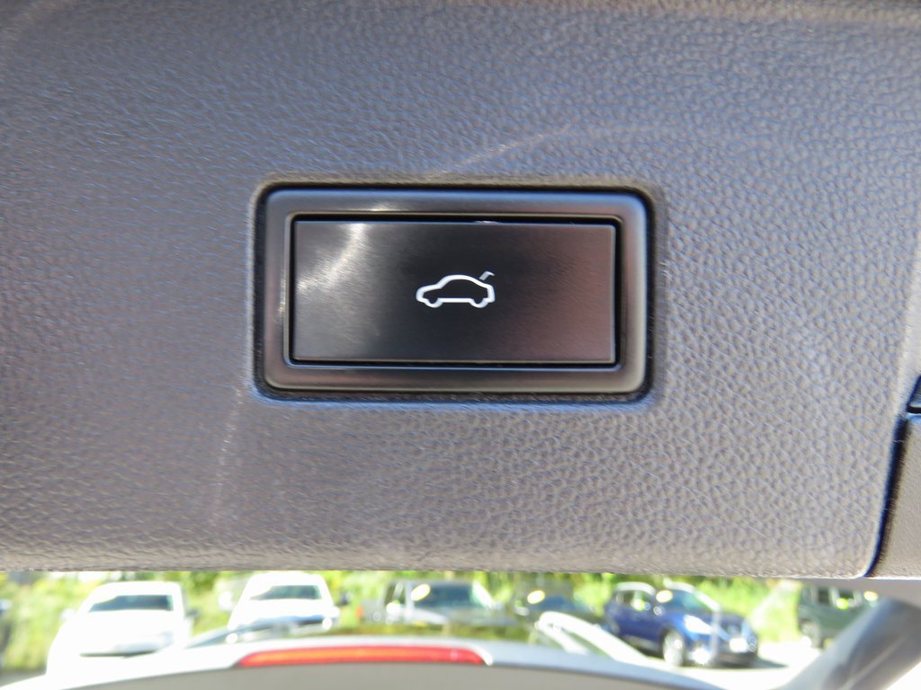 Used 2022 Volkswagen Atlas SEL Premium image 20