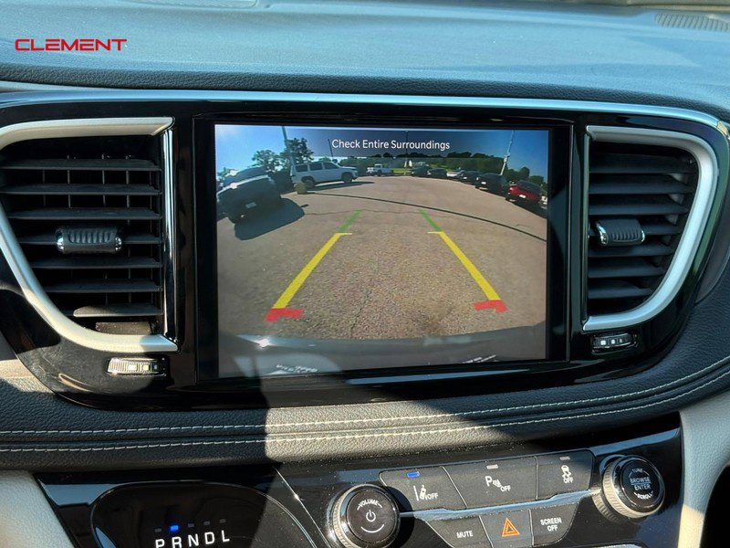 Used 2022 Chrysler Pacifica Touring-L FWD image 27