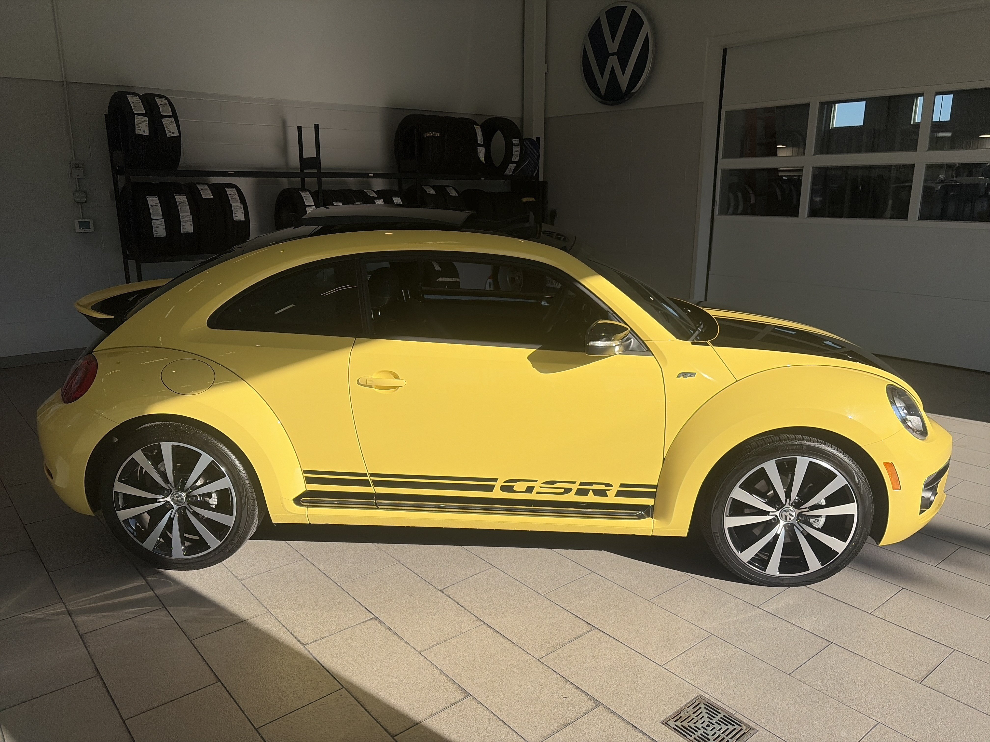 Used 2014 Volkswagen Beetle GSR FWD image 5