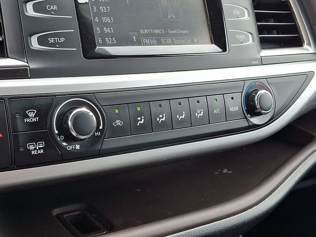 Used 2016 Toyota Highlander LE AWD/4WD image 16