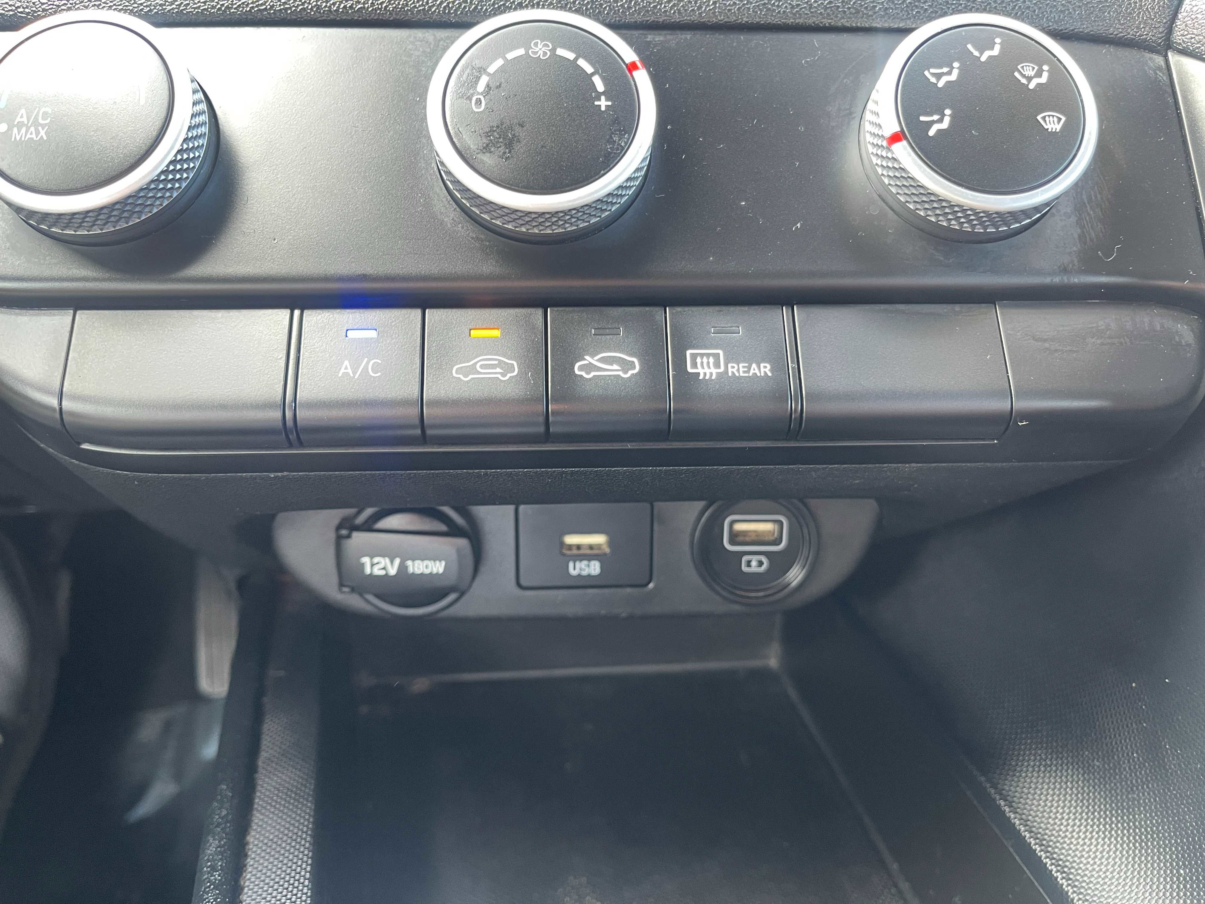 Used 2021 Hyundai Elantra SE FWD image 20