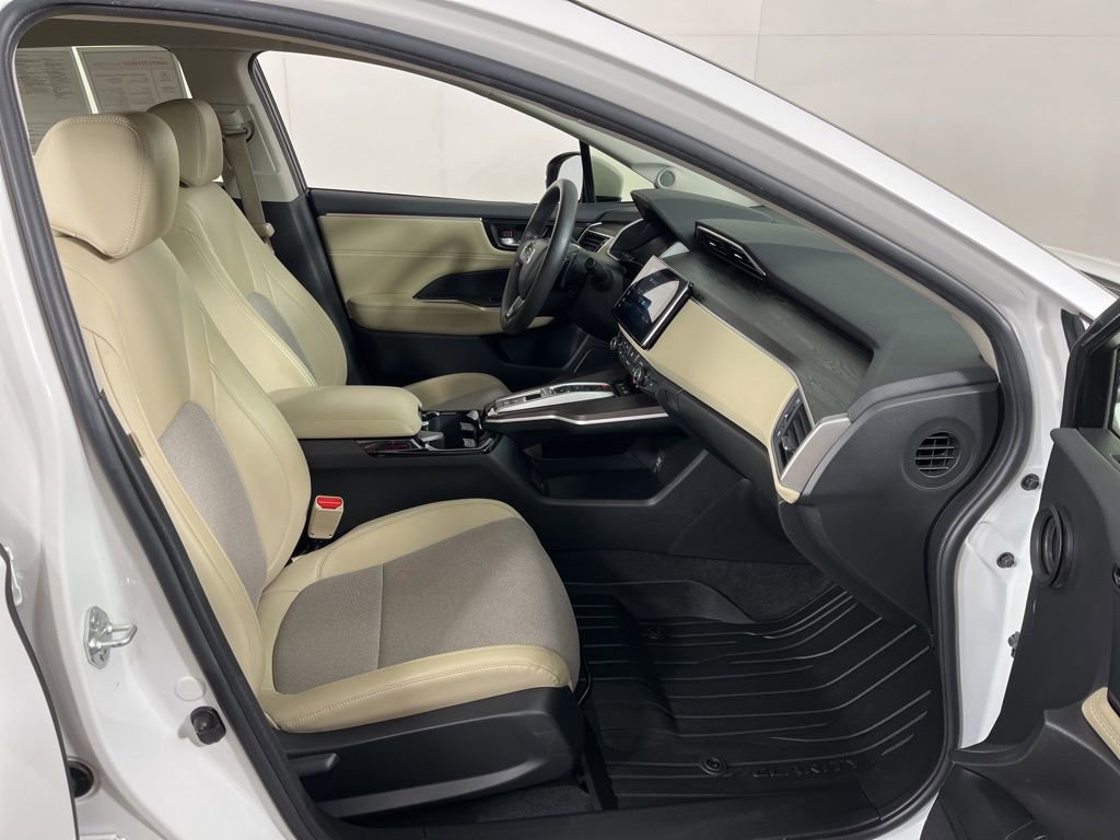 Certified 2018 Honda Clarity Plug-In Hybrid image 6