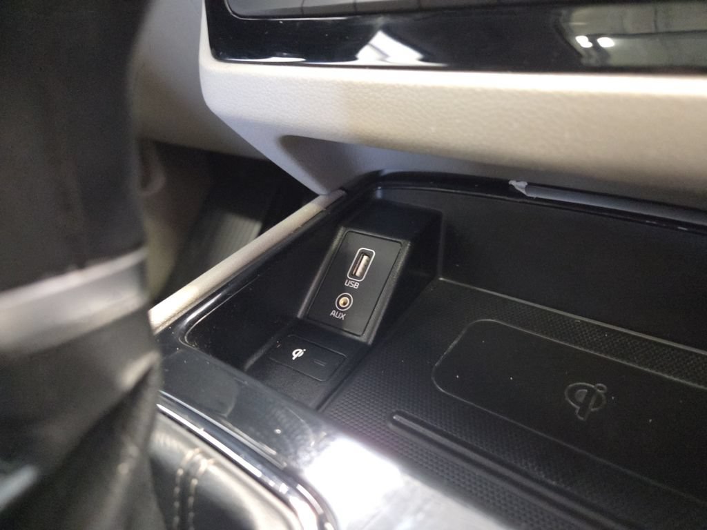 Used 2021 Kia Sedona SX FWD image 22