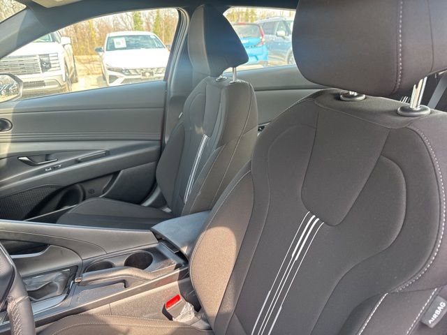 Used 2025 Hyundai Elantra Sport image 13