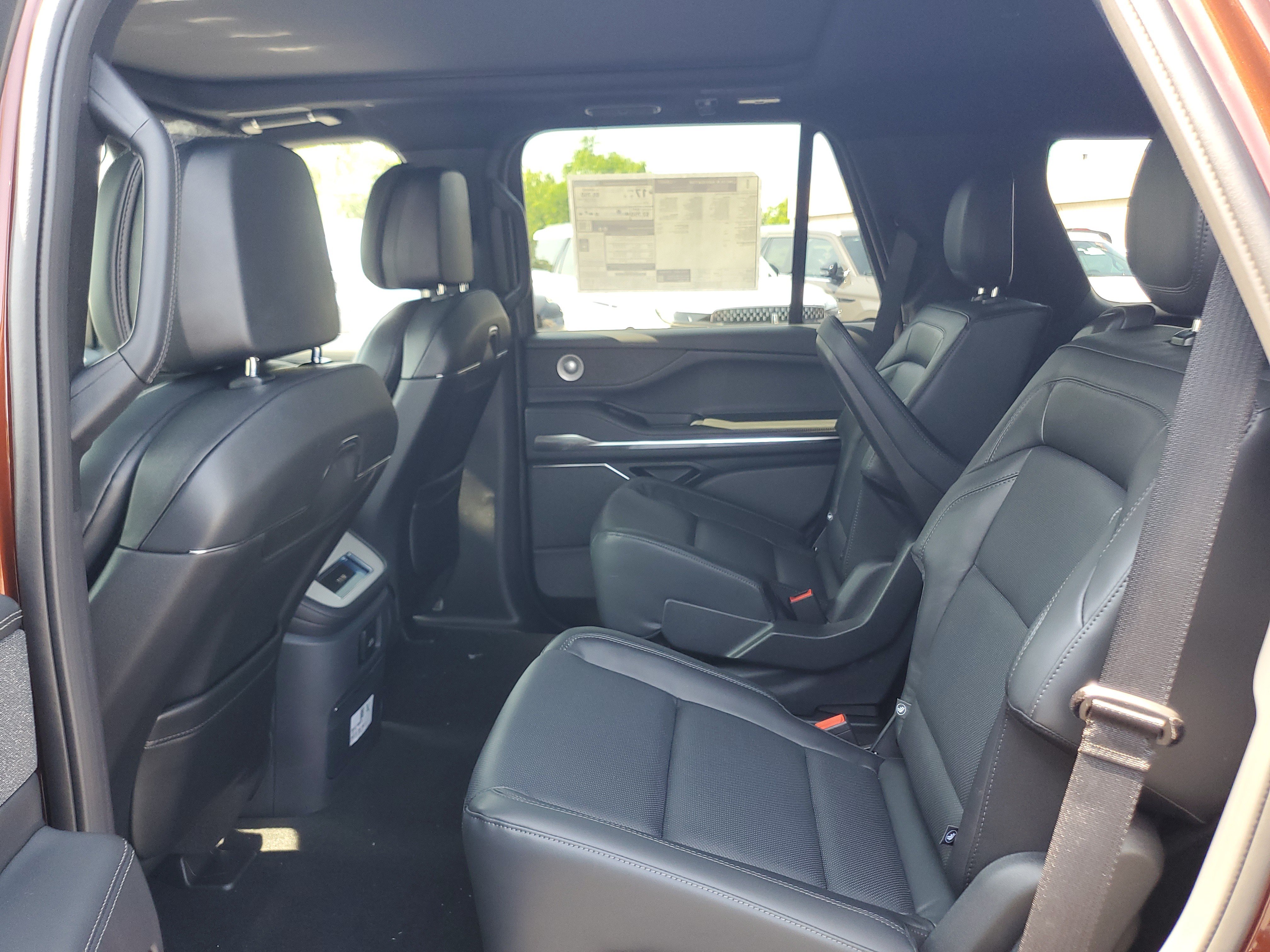 New 2027 Lincoln Navigator Reserve w/ Jet Appearance Package AWD/4WD image 27