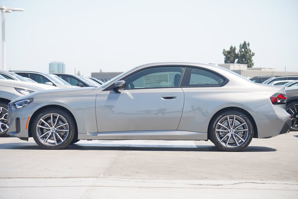 Used 2025 BMW 230i xDrive Coupe image 4