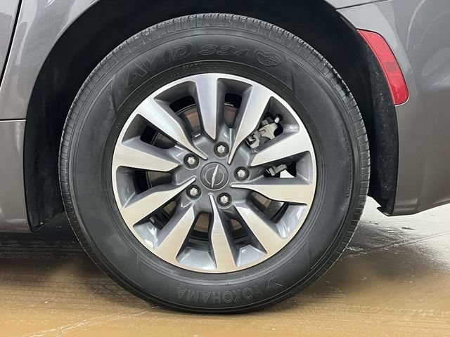 Used 2023 Chrysler Pacifica Touring-L FWD image 12