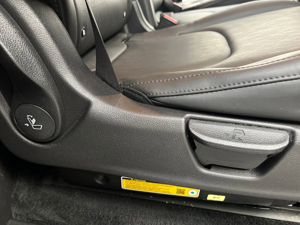 Used 2025 Kia Carnival image 19