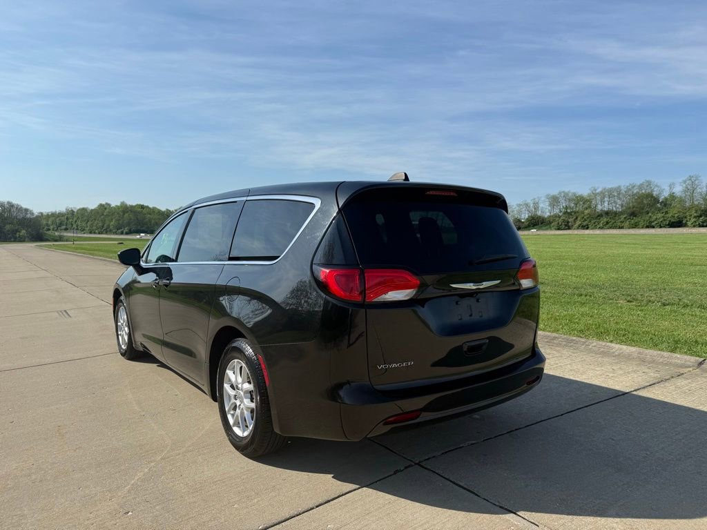 Used 2022 Chrysler Voyager LX FWD image 7