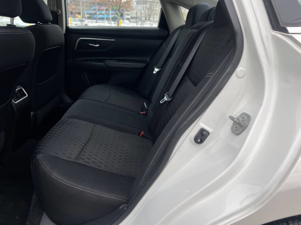 Used 2016 Nissan Altima 2.5 SV w/ Convenience Package image 8