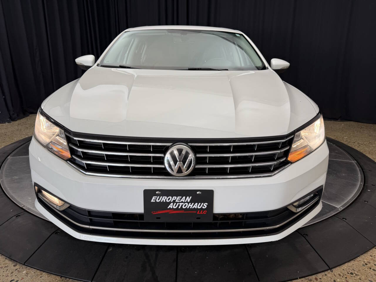 Used 2016 Volkswagen Passat 1.8T FWD image 11