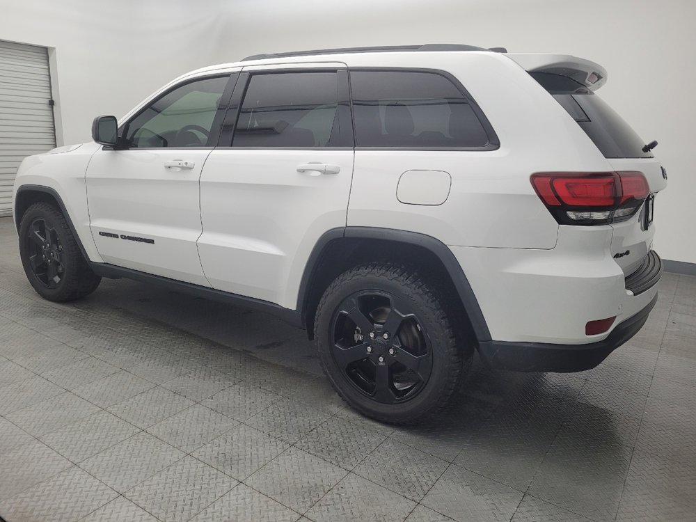 Used 2019 Jeep Grand Cherokee Laredo image 3