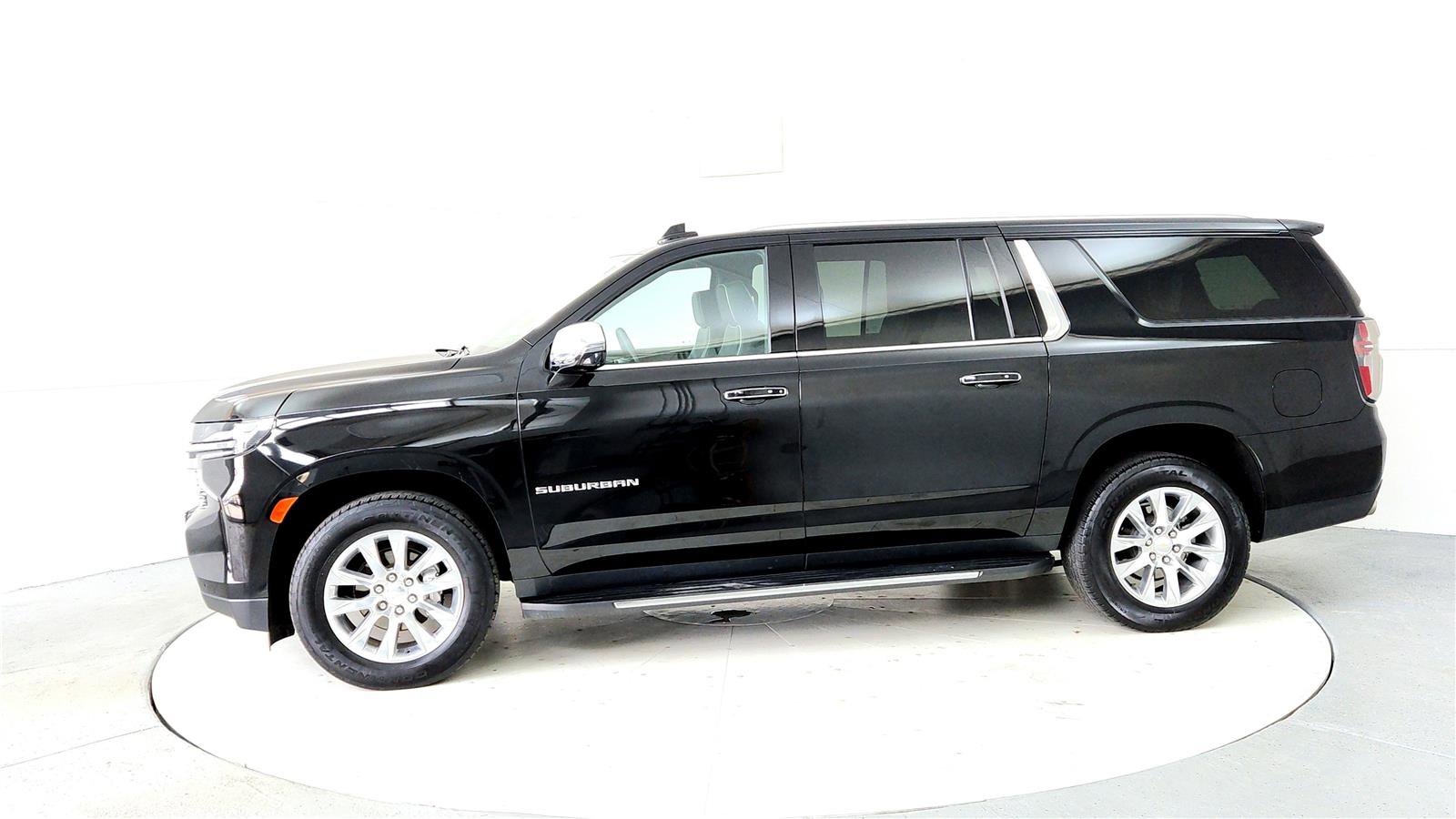 Used 2023 Chevrolet Suburban Premier w/ Premium Package 2 image 3