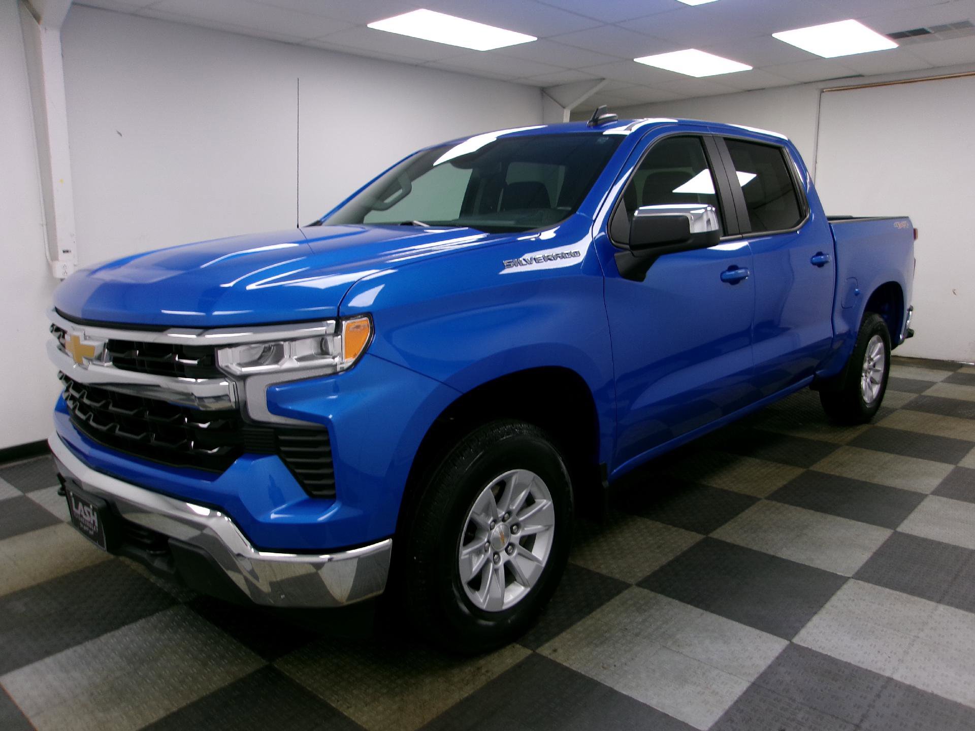 Used 2025 Chevrolet Silverado 1500 LT AWD/4WD image 1