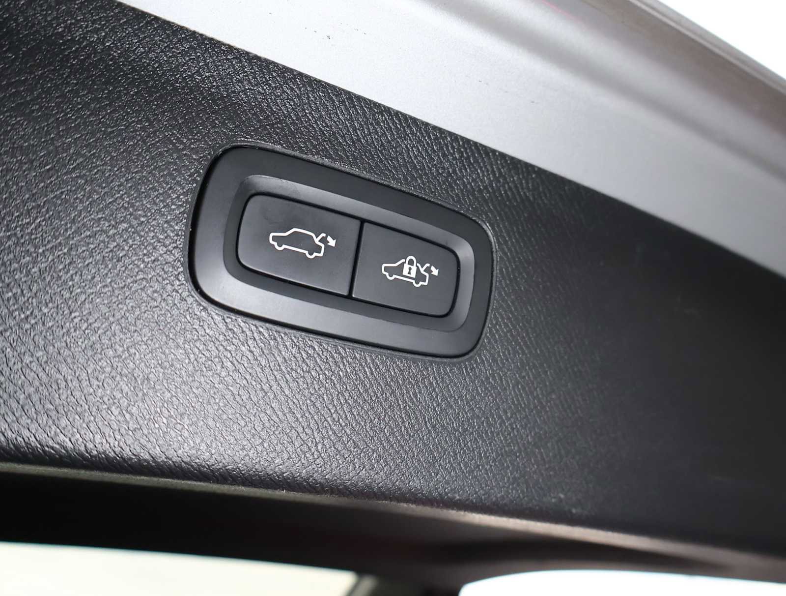 Used 2020 Volvo XC90 T6 Momentum image 29