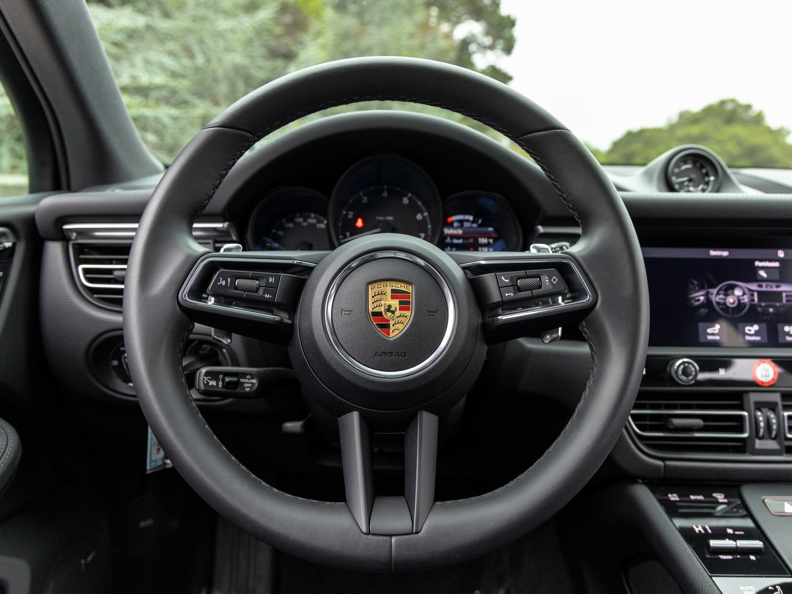 Certified 2022 Porsche Macan AWD/4WD image 30