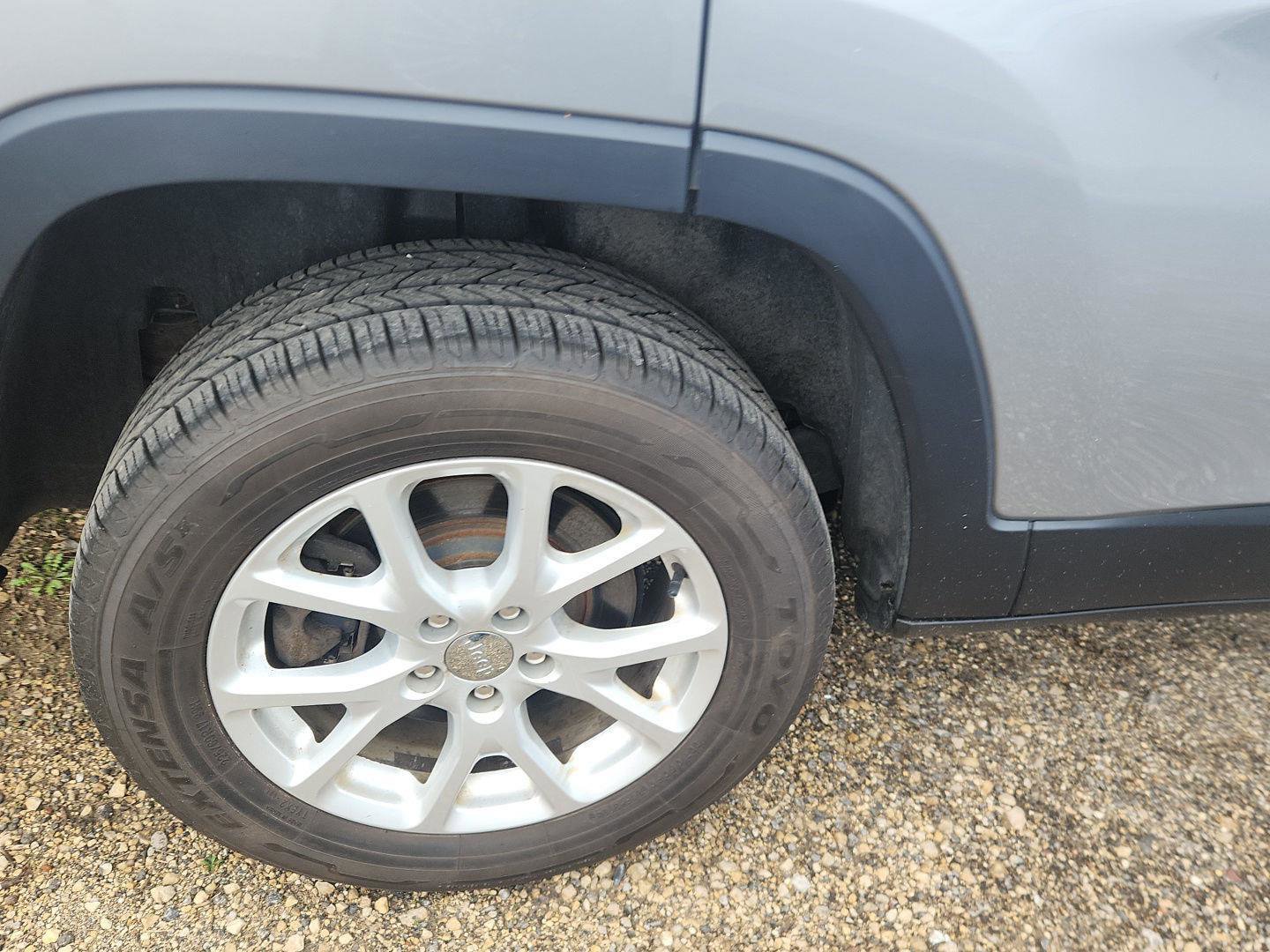 Used 2014 Jeep Cherokee Latitude w/ Cold Weather Group image 3