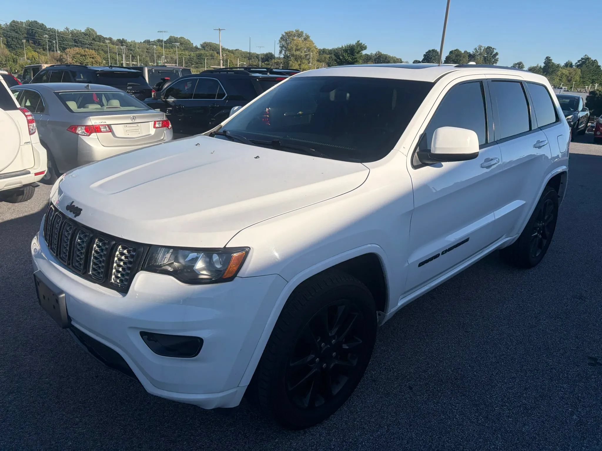 Used 2019 Jeep Grand Cherokee Altitude AWD/4WD image 3