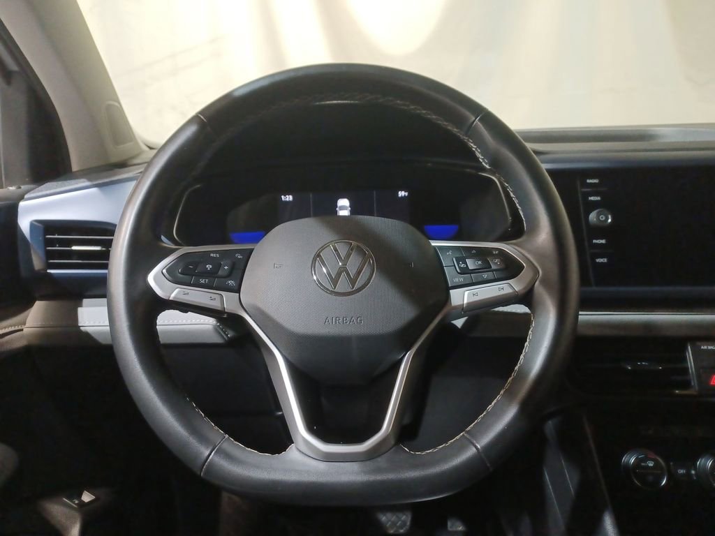Used 2024 Volkswagen Taos SE image 11
