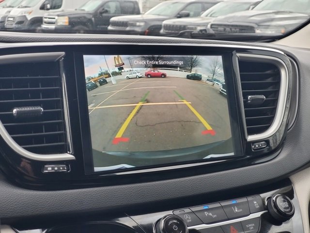 Certified 2024 Chrysler Pacifica Touring-L image 19